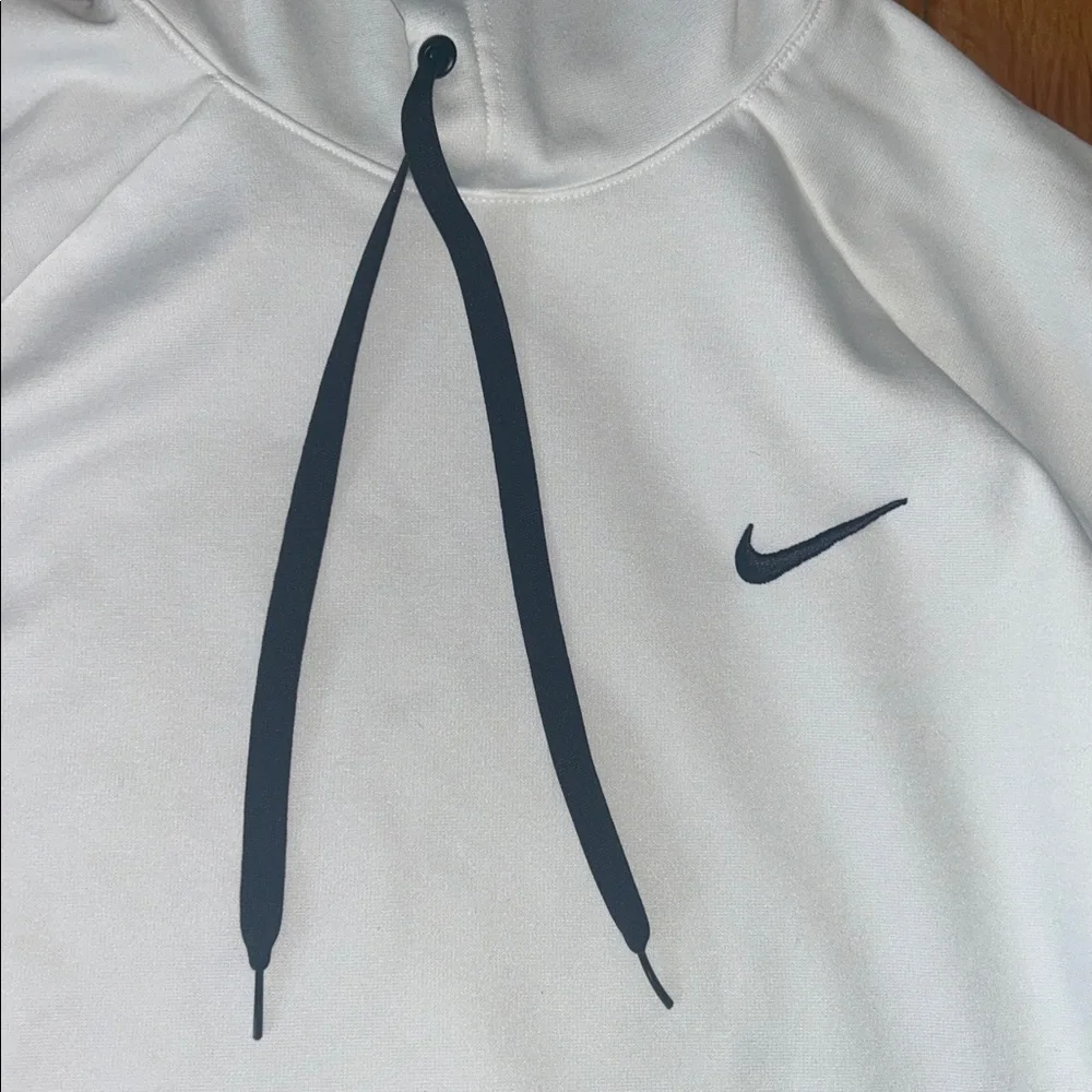 White Nike Therma-Fit Hoodie